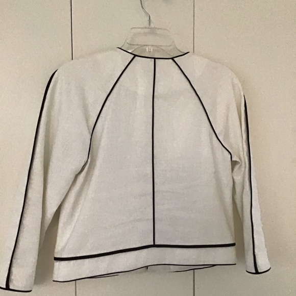 Cropped Linen Jacket - Picture 2 of 2